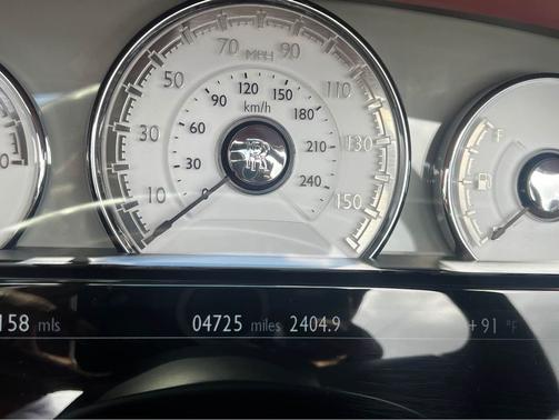 Photo 2 of 5 of 2018 Rolls-Royce Dawn Base